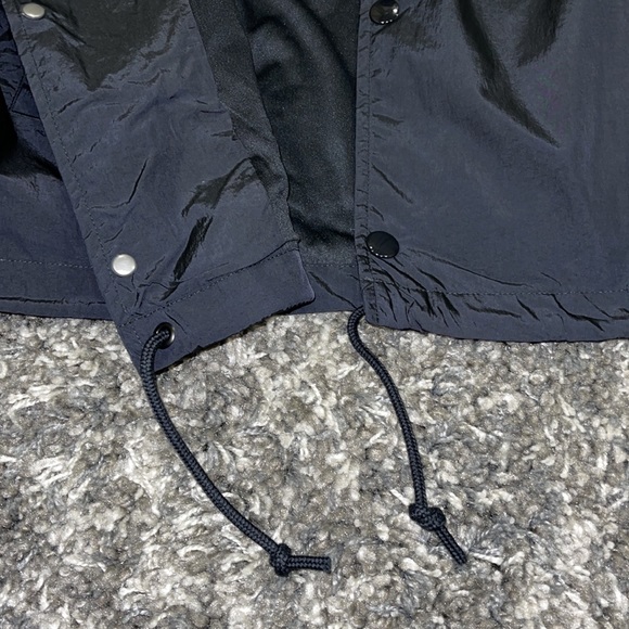 New NIKE Sportswear Authentics Mens Coaches Jacket in Black - Picture 9 of 14